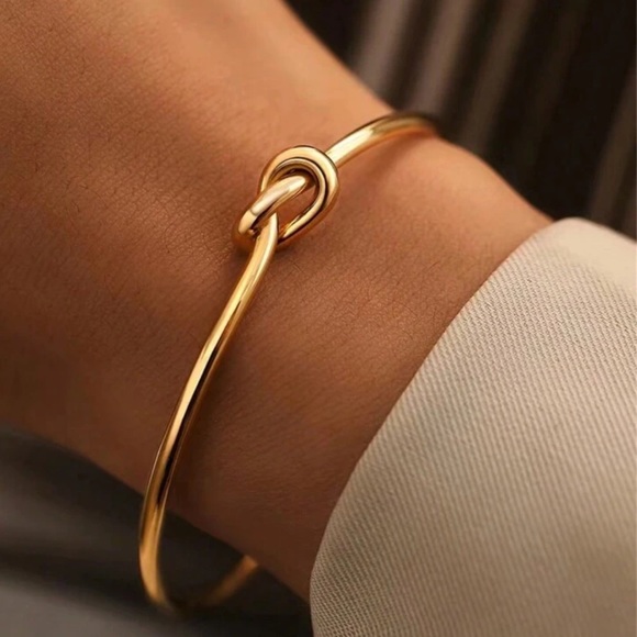 Jewelry - Infinity Knot 18k Gold Plated Bracelet